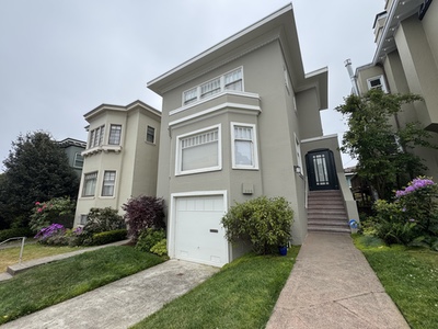 Shore View Avenue in Lincoln Manor